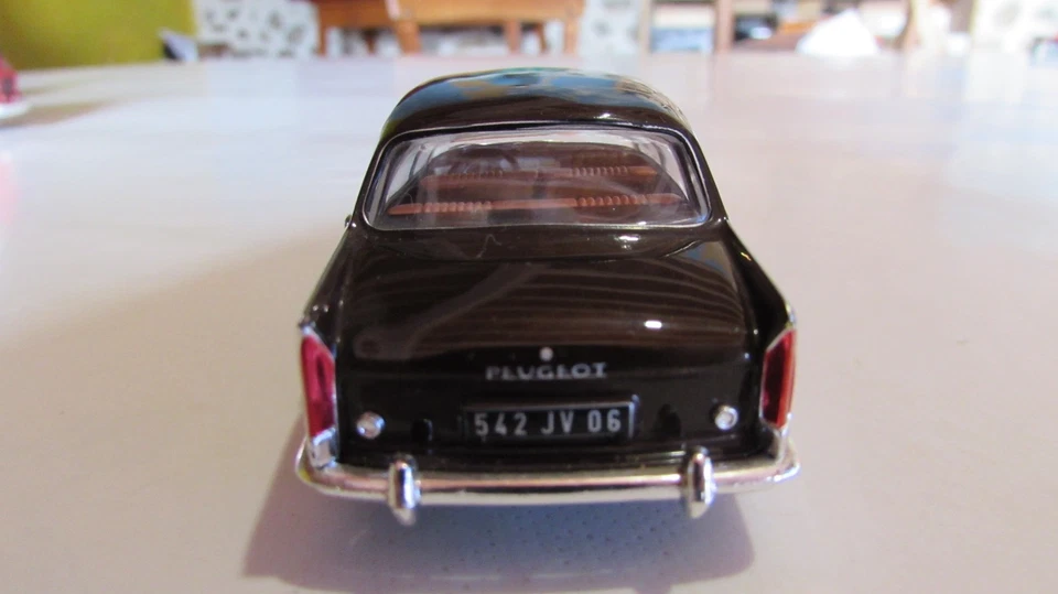 Peugeot 404 Altaya, éch. 1/43e, en métal, état neuf - Photo 4/4