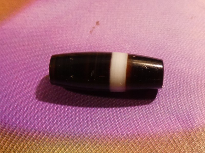 ANCIENT BLACK WHITE BANDED CHUNG AGATE BEAD SWAT VALLEY 14.7-5.3MM TUBE CONTRAST