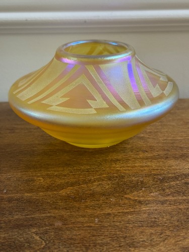 ORIENT & FLUME IRISIERENDE KUNSTGLAS VASE SCHLIFF GEOMETRISCHES DESIGN SIGNIERT HOWEL H1233 - Bild 9 von 12