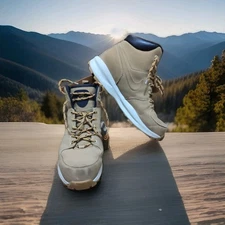 Nike Men’s Manoa leather hiking boots size 10 us