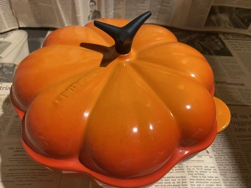 Le Creuset Orange Flame Pumpkin Dutch Oven Enameled Cast Iron Cocotte w Lid - Picture 10 of 10