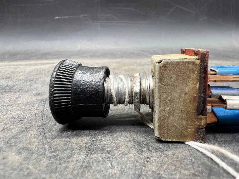 1993-1995 Chevrolet G10 G20 G30 OE Fan Speed AC Switch Knob Pigtail Wire Harness - Image 4 of 4