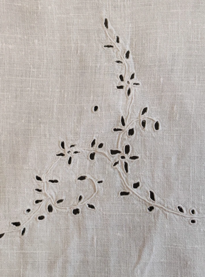 NAPPERON NAPPE A THE LIN BLANC BRODERIE FAIT MAIN LINGE ANCIEN 90x70 cm - Photo 2/4