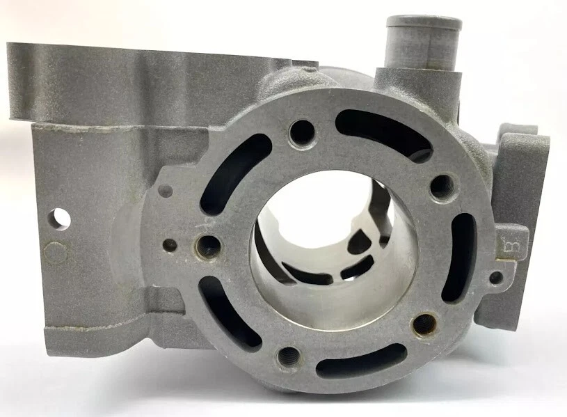 Jarra de montaje de cilindros Kawasaki KX85 KX 85 genuina OEM 11005-0621 11005-0749 Foto 4 de 4