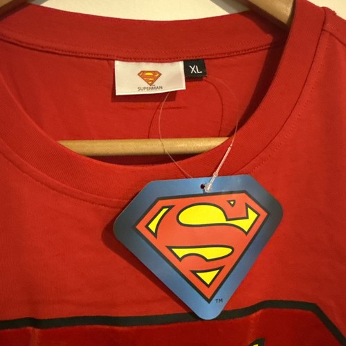 Superman - Original Classic Logo - Superhero T-Shirt Red XL Felt Logo BNWT - Picture 4 of 6