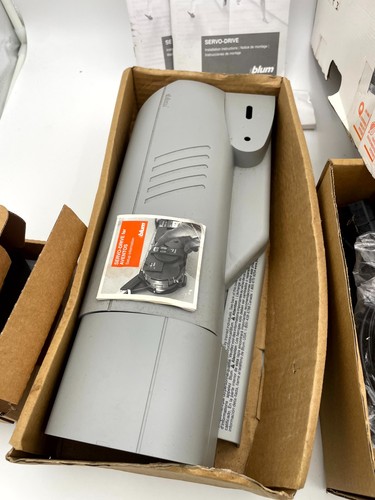 Blum 9403672 Z10NE03UG10NG+Z NAV1 S Servo-Drive Set w/ AC Power Unit Light Gray - Picture 8 of 8