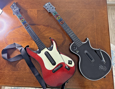 2 Xbox 360 Guitar Hero Guitars/Gibson Les Paul/Strat Wireless +6 Games TESTED
