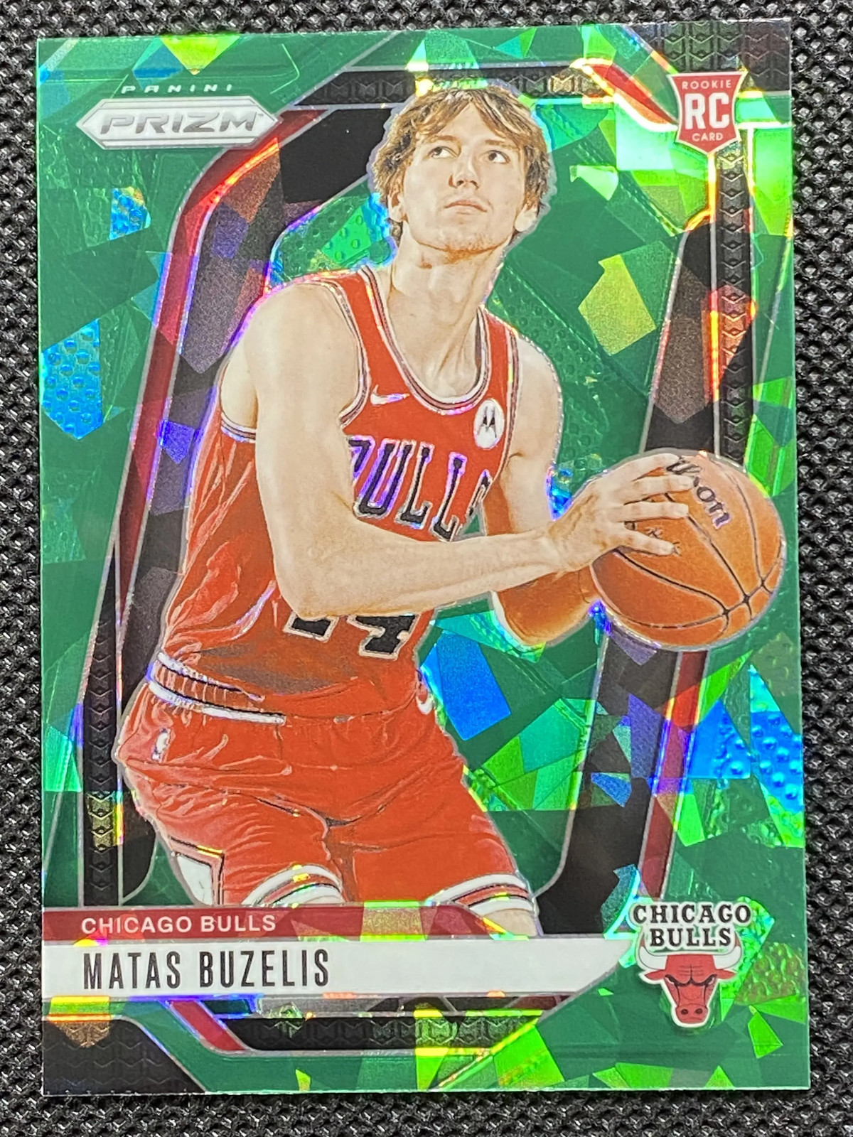2024-25 Panini Prizm Green Cracked Ice #252 Matas Buzelis RC Rookie Bulls 1CX