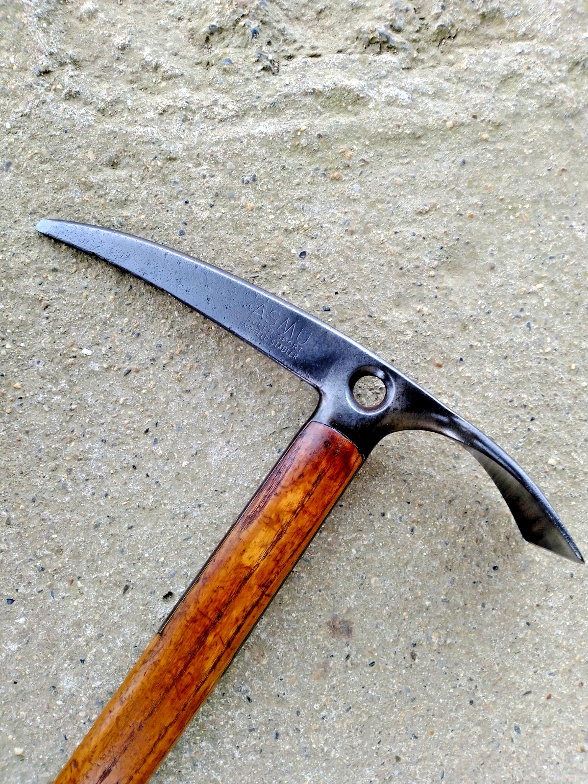 ANCIEN PIOLET MANCHE BOIS 90CM - ASMU MODELL STADLER -OUTIL ALPINISME ESCALADE-