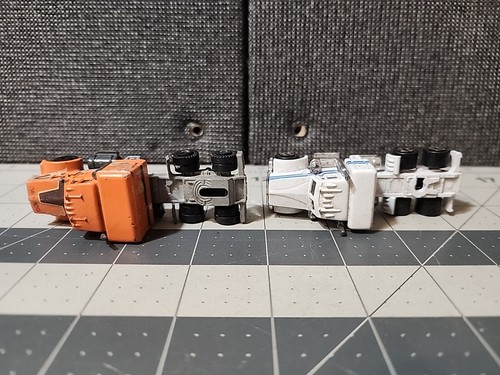 Vintage (2) Semi Trucks 1:64 Diecast Model - Yat Ming Kenworth + Other Brand - Picture 7 of 11