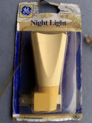 GE Night Light White Wall Plug-In 125V 4 Watts UL Listed GE3867-71D5