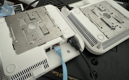 Extreme Networks AP-7532I AP-7532-67030-US Wireless Access Point With Bracket - Picture 2 of 3