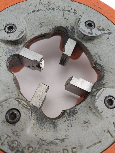 RIDGID UNIVERSAL DIE HEAD 1/8 -2" WITH DIES - Picture 3 of 5