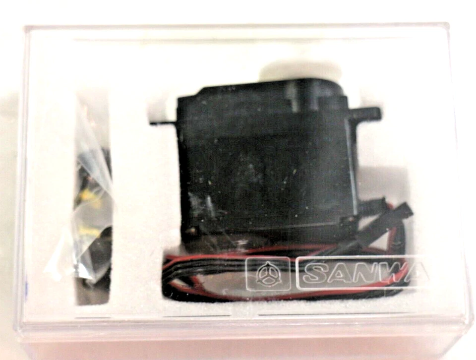 Airtronics 94102 Precision H.D. STD Servo New in Original Package - Image 2 of 4