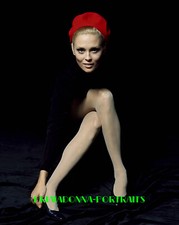 FAYE DUNAWAY 8x10 Lab Photo Sexy Youthful Actress, Leggy Lady Portrait