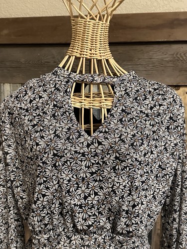 Willow & Root Juniors Large Floral Blouse Fitted Waist Key Hole Romantic Cottage - Imagen 5 de 21