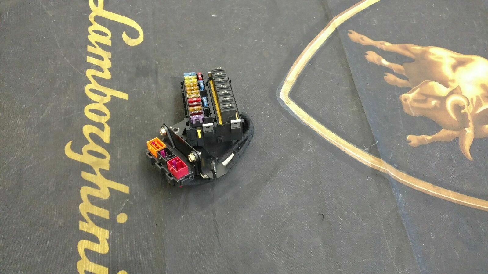 LAMBORGHINI MURCIELAGO DRIVER SIDE DASH FUSE BOX OEM 0061014739