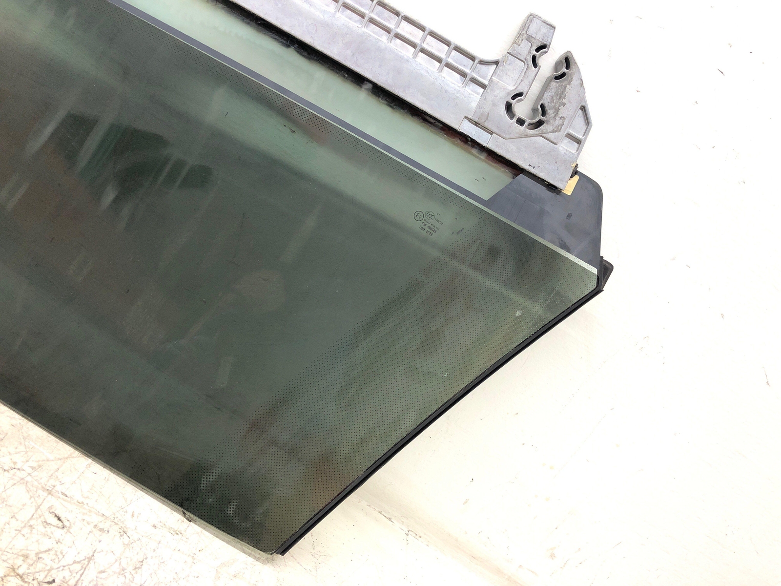 ASTON MARTIN RAPIDE RIGHT PASSENGER REAR DOOR GLASS WINDOW AD43-F25828-AC OEM