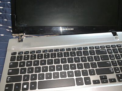 Samsung NP300E5E-A02US Core i3 3227U 1.90GHz 4 GB RAM with Hdd/battery/adapte