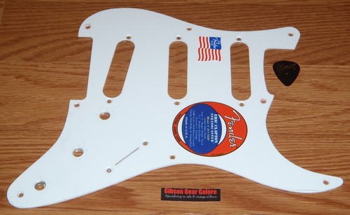 Pièces de guitare blanche standard américaine Fender Eric Clapton Stratocaster Pickguard - Photo 1/3