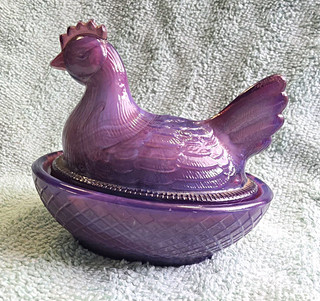 Boyd's Crystal Art Glass Hen On Nest Salt Dish 3.5 Lavendar Purple Slag 1st 5 Yr