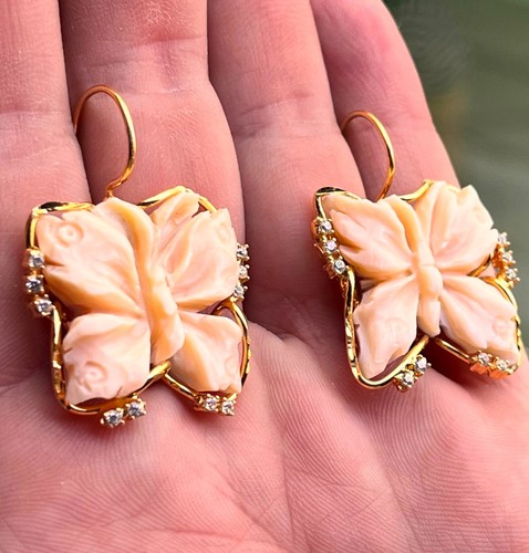 Exquisite Shell Cameo Butterfly Earrings Hand-Carved in Italy - exclusive jewel - Picture 2 of 14