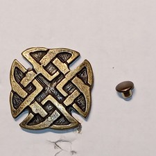 Mittelalter, Ziernete altmessingfarben mit Nietkappe