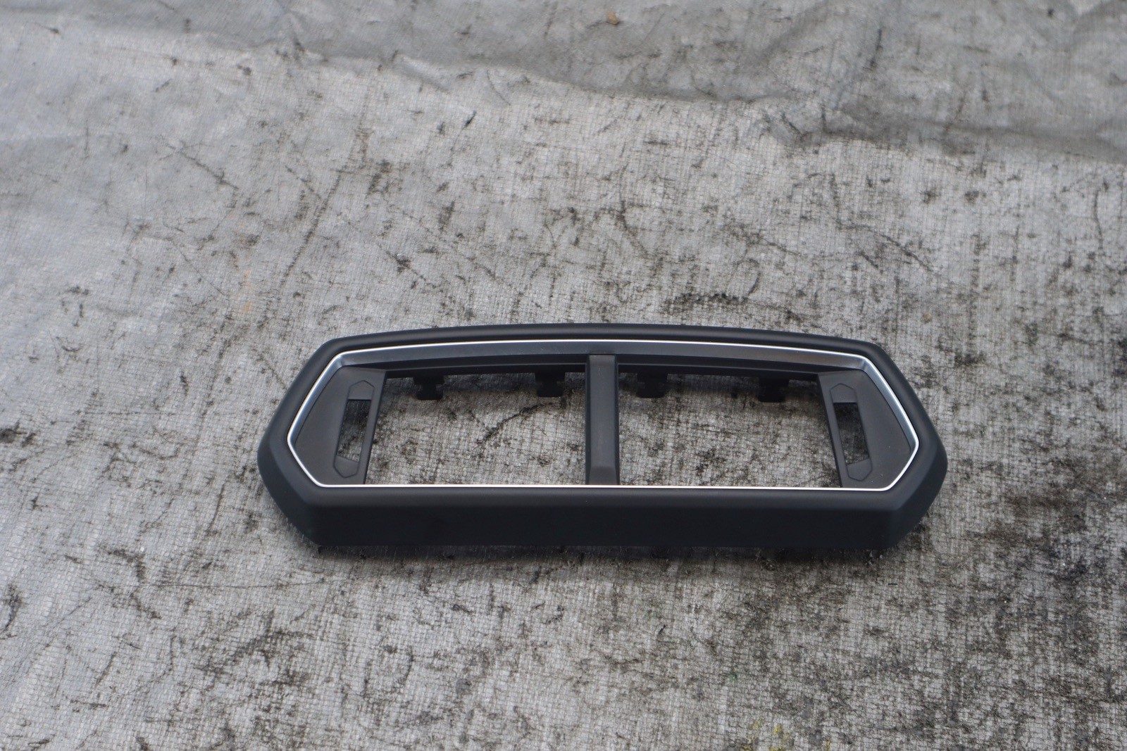 2018 2019 LAMBORGHINI URUS 4.0L V8 OEM A/C VENT COVER SHROUD TRIM ASSY