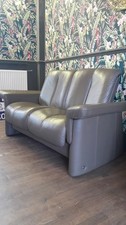 Stylish Ekornes Stressless 2 Seater Leather Reclining Sofa In Grey, Great Condit
