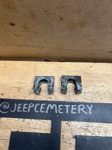 97-01 Jeep Cherokee XJ OEM AC A/C Air Conditioning Hose Line Clip Retainer Pair - Picture 3 of 7