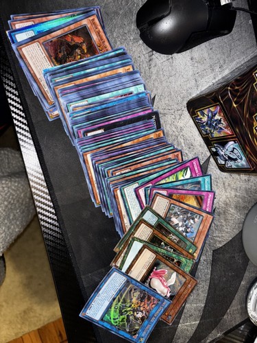 Yu-Gi-Oh Cards, around 1000 cards all rarities. Comes with 5 decks (Dm for more) - Picture 8 of 10