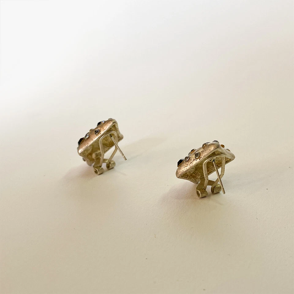 Orecchini a Forma di Rombo con Brillantini e Pietre Nere - Immagine 3 di 4