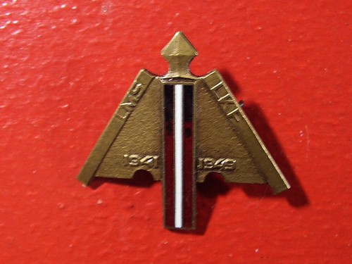 PIN INSIGNIA ORIGINAL ANTIGUA LETONIA RUSIA (LD) - Imagen 1 de 2