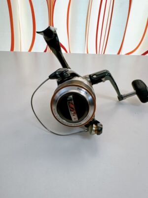 STELLA AR3000 スピニングリール(ジャンク扱い) STELLA AR3000 スピニングリール(ジャンク扱い)