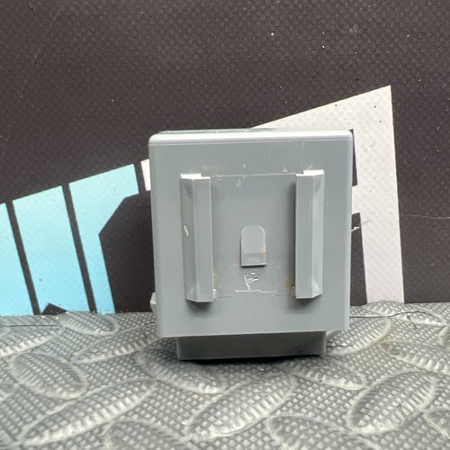 OEM 2020 Isuzu NPR Windshield Wiper Relay Control Module 8-98032-320-1 RK08-347 - Picture 4 of 7