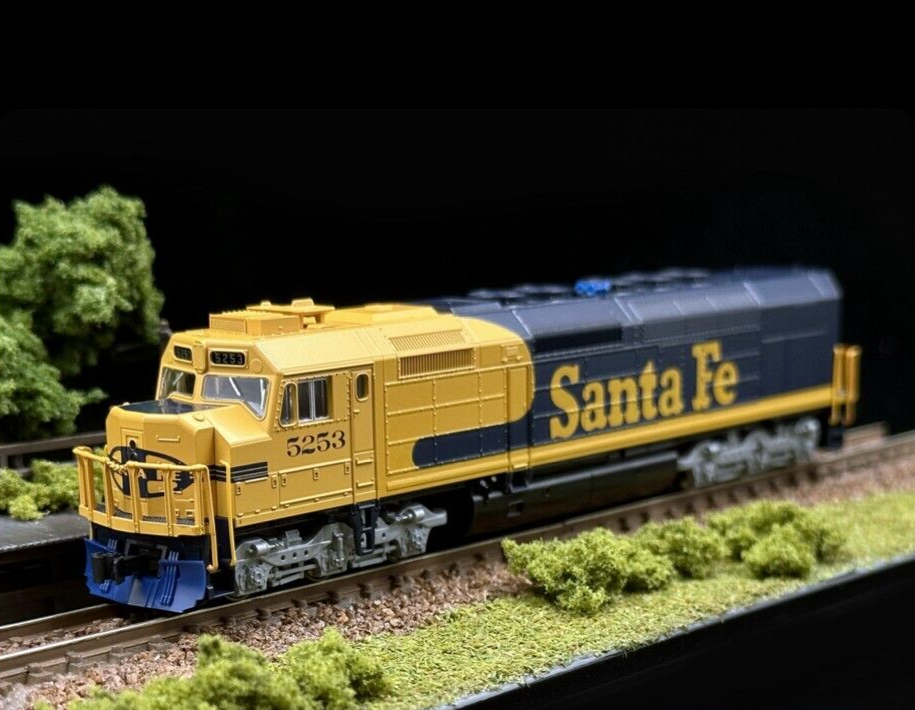 KATO N gauge 176-9212 SDP40F TypeⅣ-a AT&SF #5253 Model KATO N gauge 176-9212 SDP40F TypeⅣ-a AT&SF #5253 Model