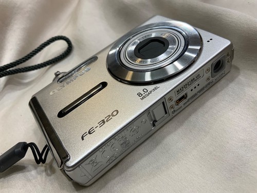Olympus FE-320 8.0 Mega Pixels 3x Optical Zoom Silver Digital Camera - Picture 7 of 8