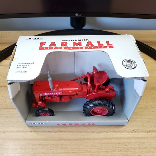 Ertl McCormick Farmall Super A Tractor Diecast 1:16 - Picture 12 of 16