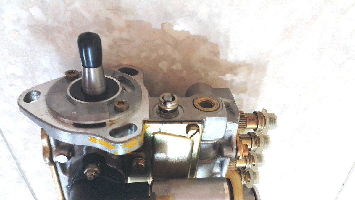 Original Bosch Fuel Injection Pump 0400074083 for Mercedes Benz  