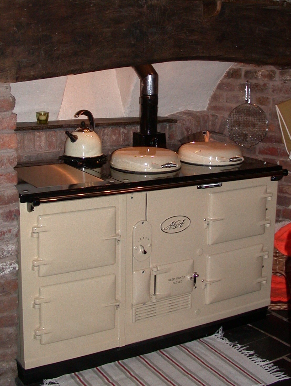 AGA COOKER 4 OVEN TRADITIONAL ELECTRIKIT MODEL IN CREAM, LOW RUNNING