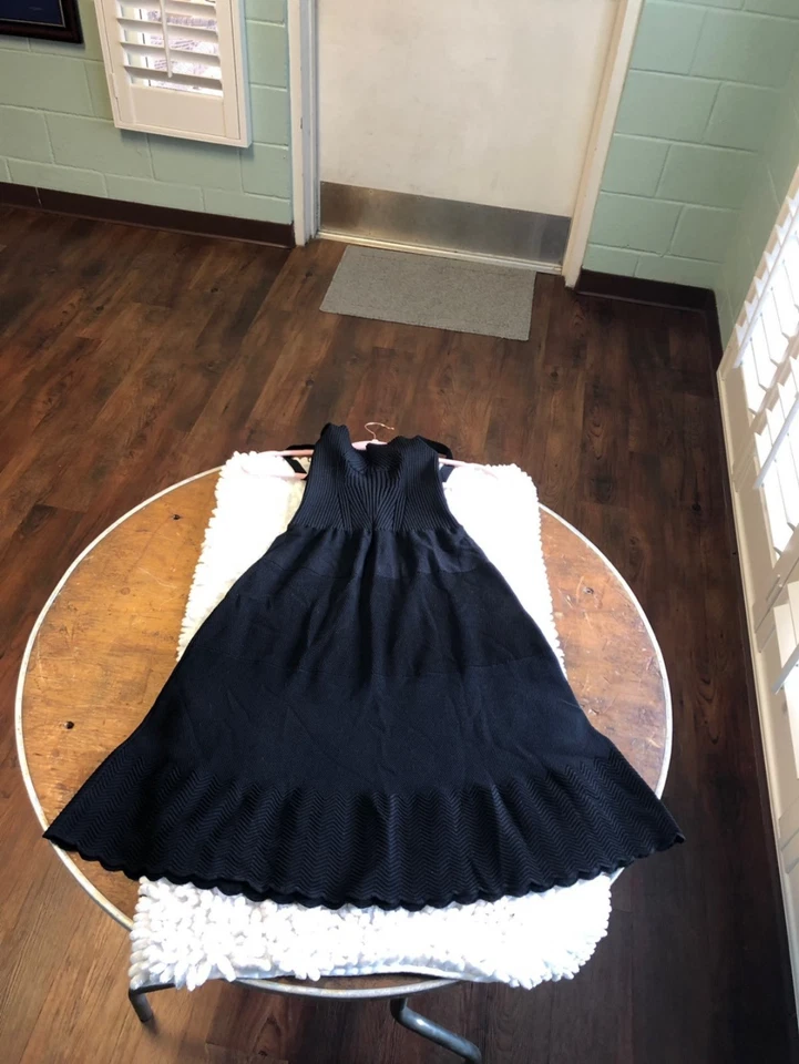 Vestido halter tejido negro Chanel 08P - Talla 40 - Botones CC, hecho en Francia, visco Foto 4 de 4