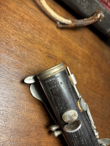 Boosey and Hawkes 'The Edgware' Vintage Clarinet with Original Case - Picture 14 of 17