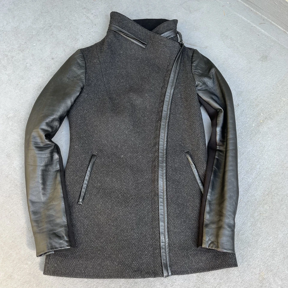 MACKAGE Hermoso Abrigo Chaqueta de Cuero de Lana con Cremallera Para Mujer Capucha Negro Talla XS Foto 2 de 4