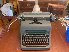 Manual Olympia Typewriter vintage (1960s) working, no case thumbnail