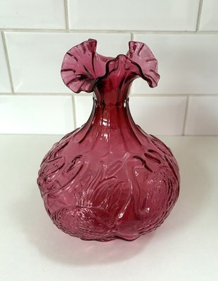 Fenton Cranberry Swans and Cattails Vase mit Rüschenspitze 21 cm Top Zustand 