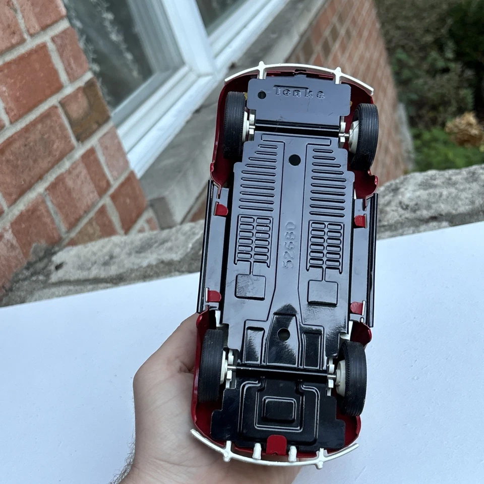 Vintage 1960s Tonka #52680 Metal 8.5" Pressed Steel Red Volkswagen VW Beetle Bug - Image 3 of 4