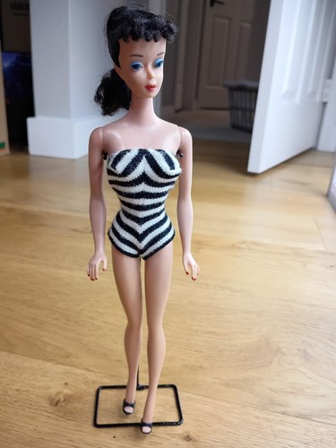 WUNDERSCHÖNE Vintage Barbie 4 brünette Pferdeschwanz außergewöhnliches Make-up OSS Heels - NM