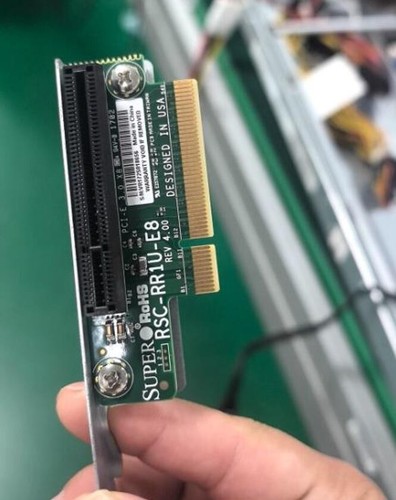   RSC-RR1U-E8 Riser Card #F8 - Foto 1 di 4