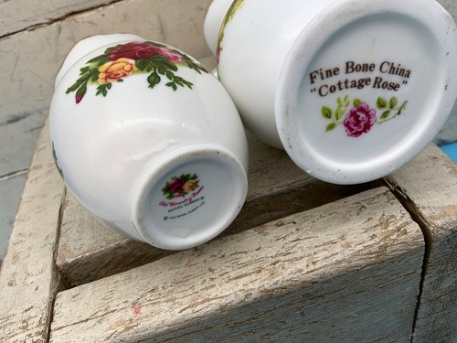 Jarrones de porcelana de colección, lote de 2, rosas antiguas de campo y rosas de cabaña - Imagen 6 de 6