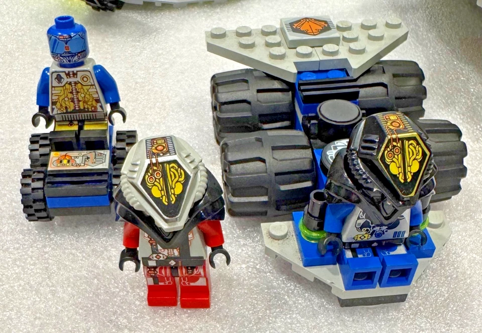 LEGO Set # 6975 Space: Alien Avenger 99.7% complete, with Instructions 1997 WOW! - Image 2 of 4